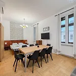 K13 Gozsdu Apartmán